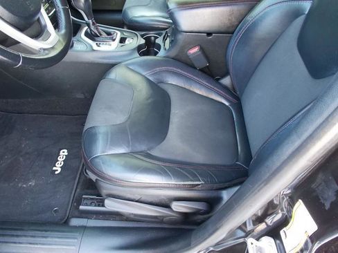 Used 2016 Jeep Cherokee Trailhawk image 25