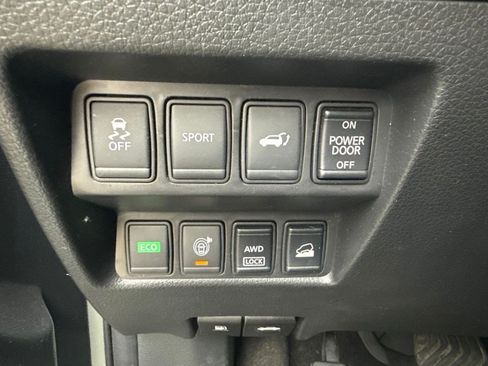Used 2016 Nissan Rogue SV w/ SV Premium Package AWD/4WD image 12