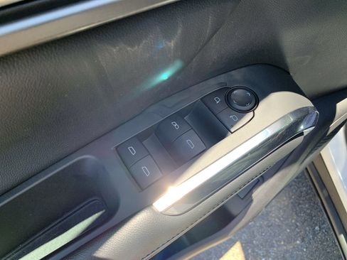 Used 2025 Chevrolet Traverse LT w/ Sun and Wheel Package FWD image 18