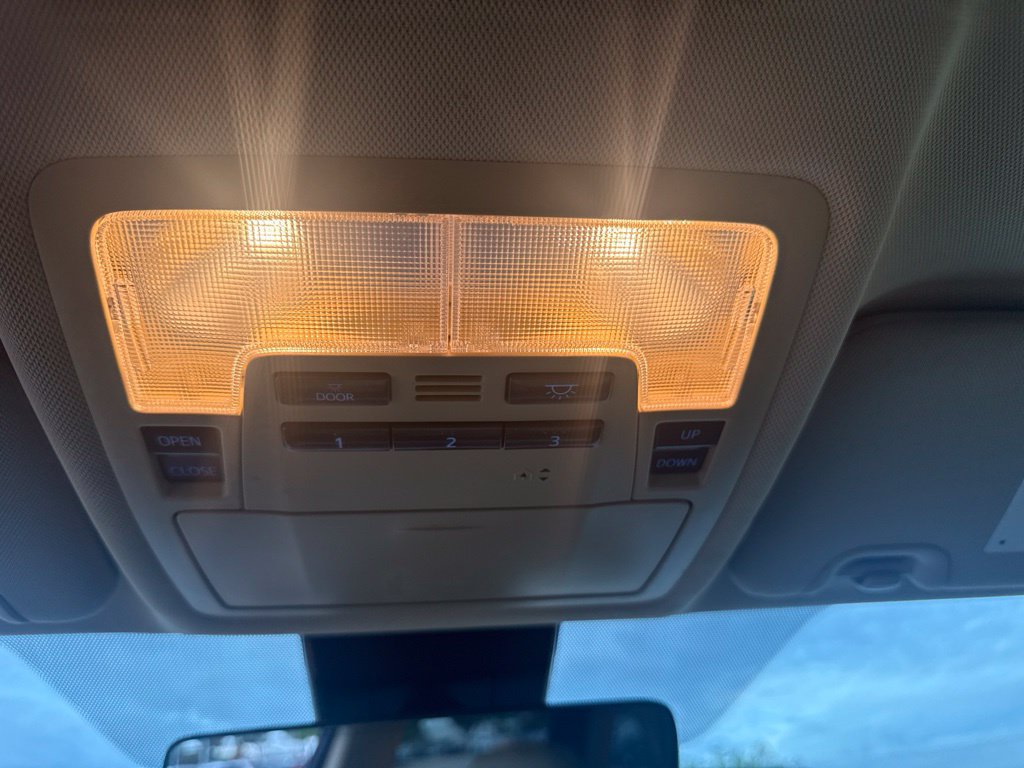 Used 2019 Toyota Highlander Limited FWD image 28