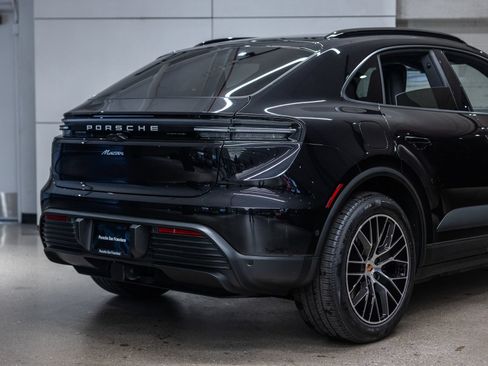 Certified 2025 Porsche Macan Electric RWD image 25