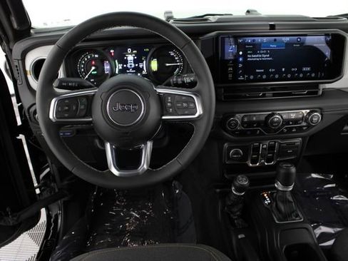 Used 2025 Jeep Wrangler Unlimited Sahara w/ Safety Group AWD/4WD image 10