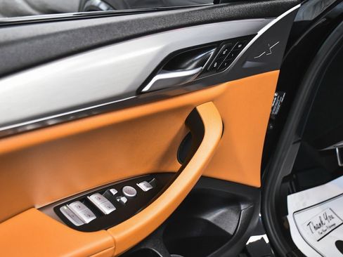 Used 2025 BMW X4 xDrive30i image 10