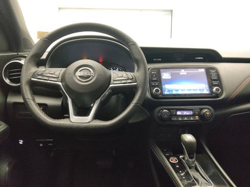 Used 2024 Nissan Kicks SR w/ SR Premium Package FWD image 22