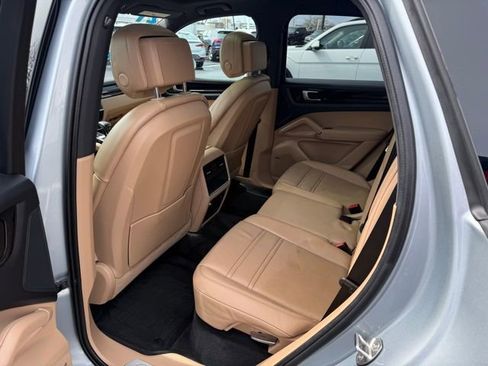 Used 2021 Porsche Cayenne AWD/4WD image 13