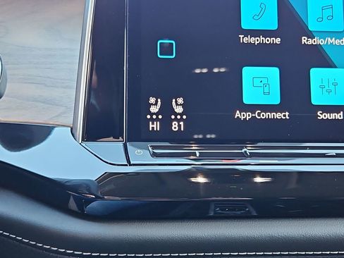 Used 2025 Volkswagen Atlas SE image 16