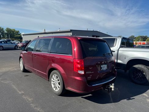 Used 2019 Dodge Grand Caravan SXT FWD image 4