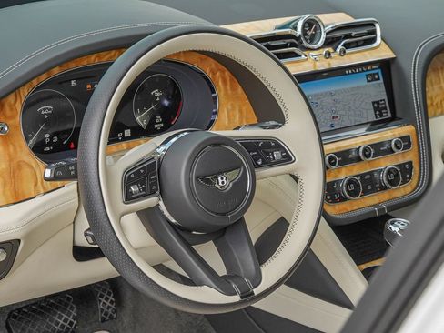 Certified 2023 Bentley Bentayga AWD/4WD image 18