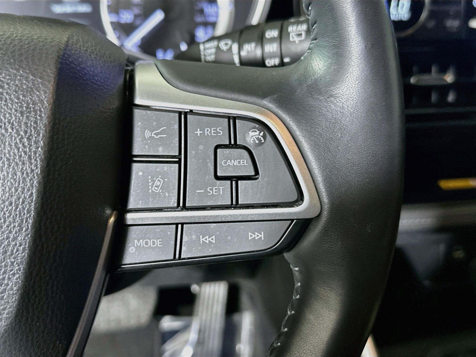 Used 2023 Toyota Highlander XSE FWD image 17