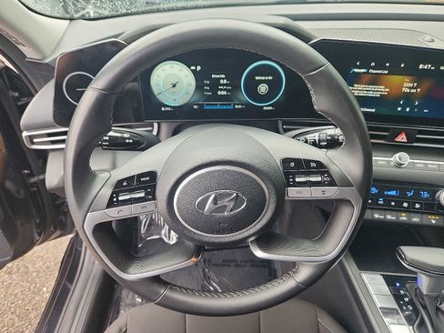 Used 2023 Hyundai Elantra SEL w/ Convenience Package FWD image 19