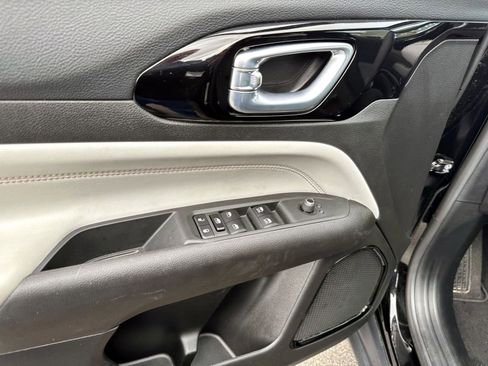 Used 2025 Jeep Compass Limited image 12