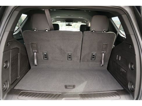 Used 2022 GMC Yukon SLE w/ Gmc Pro Safety Plus Package image 28