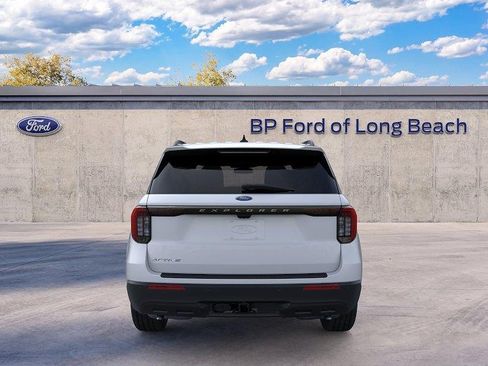 New 2026 Ford Explorer Active RWD image 5