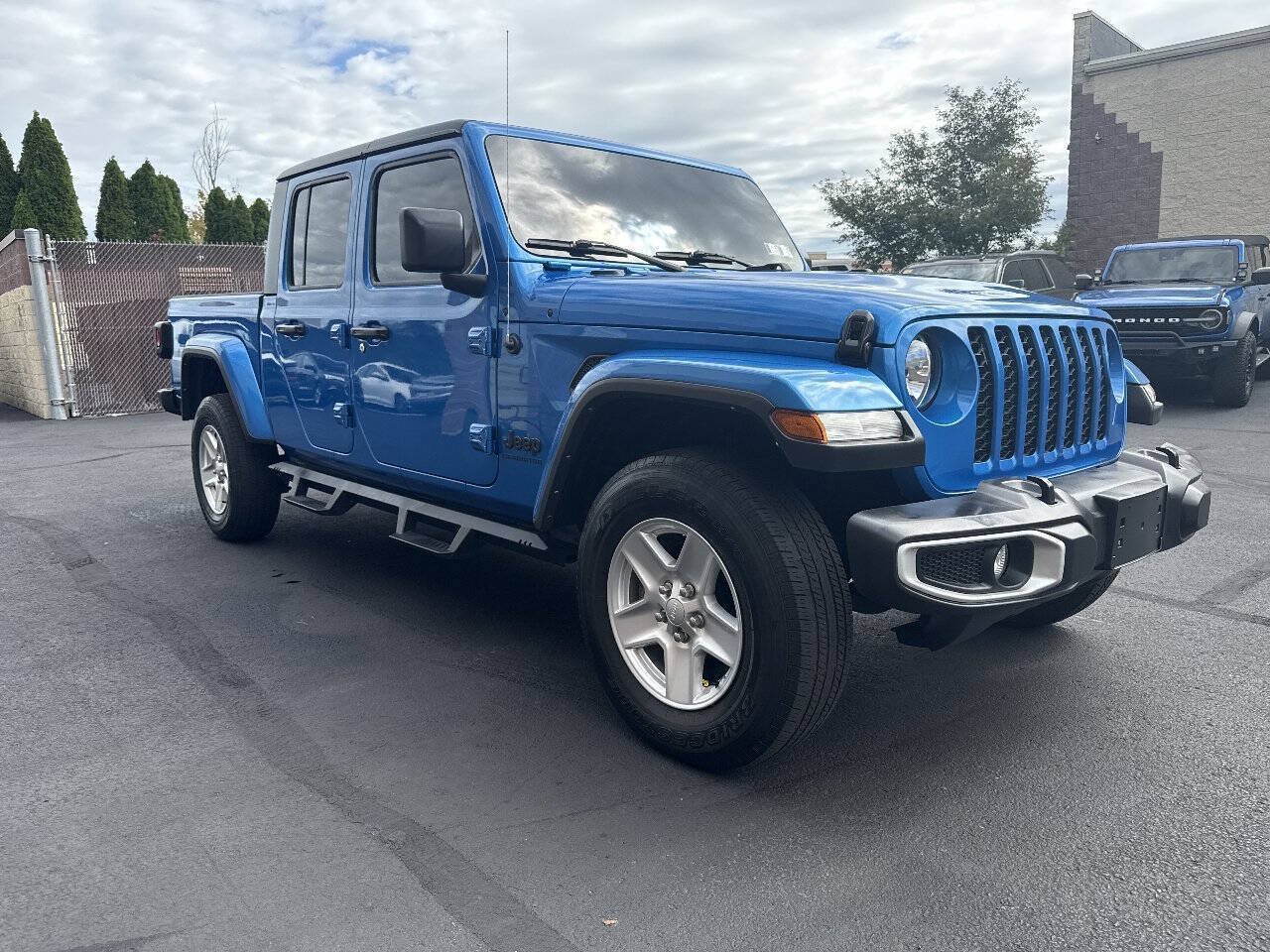 Used 2022 Jeep Gladiator Sport AWD/4WD image 7