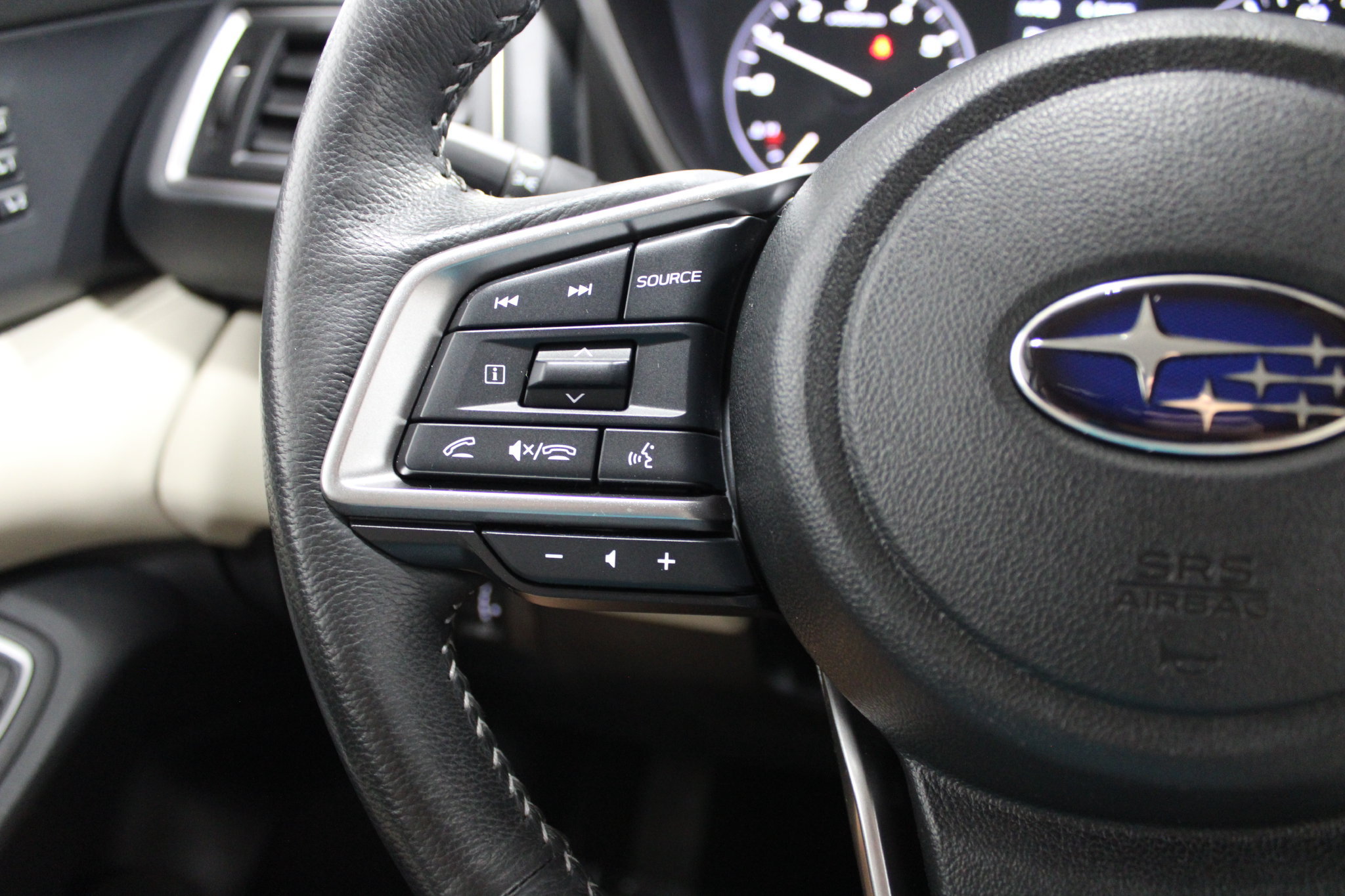 Used 2023 Subaru Ascent Limited AWD/4WD image 44