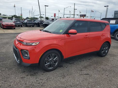 Used 2022 Kia Soul EX FWD image 2