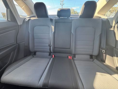 Used 2025 Volkswagen Jetta SE image 37