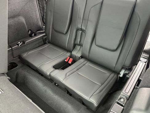 Certified 2025 Land Rover Discovery Sport S AWD/4WD image 33