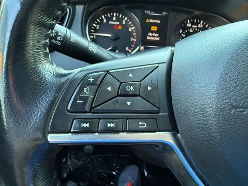 Used 2018 Nissan Rogue Sport SL image 13