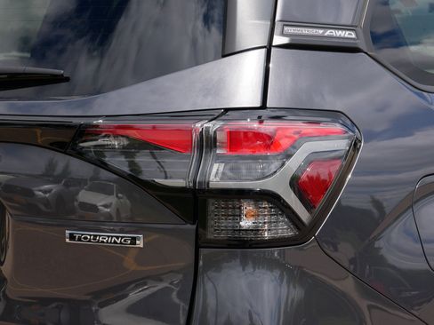 Used 2025 Subaru Forester Touring w/ Popular Package - Touring AWD/4WD image 17
