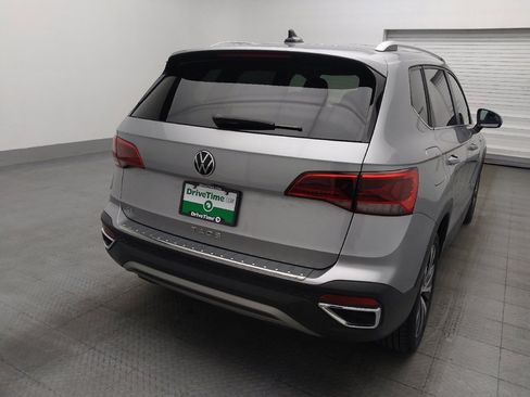 Used 2023 Volkswagen Taos SE w/ Panoramic Sunroof Package FWD image 7