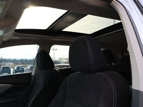 Used 2017 Nissan Murano SV w/ Premium Plus Package image 28