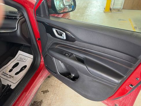 Used 2022 Jeep Compass Limited image 16