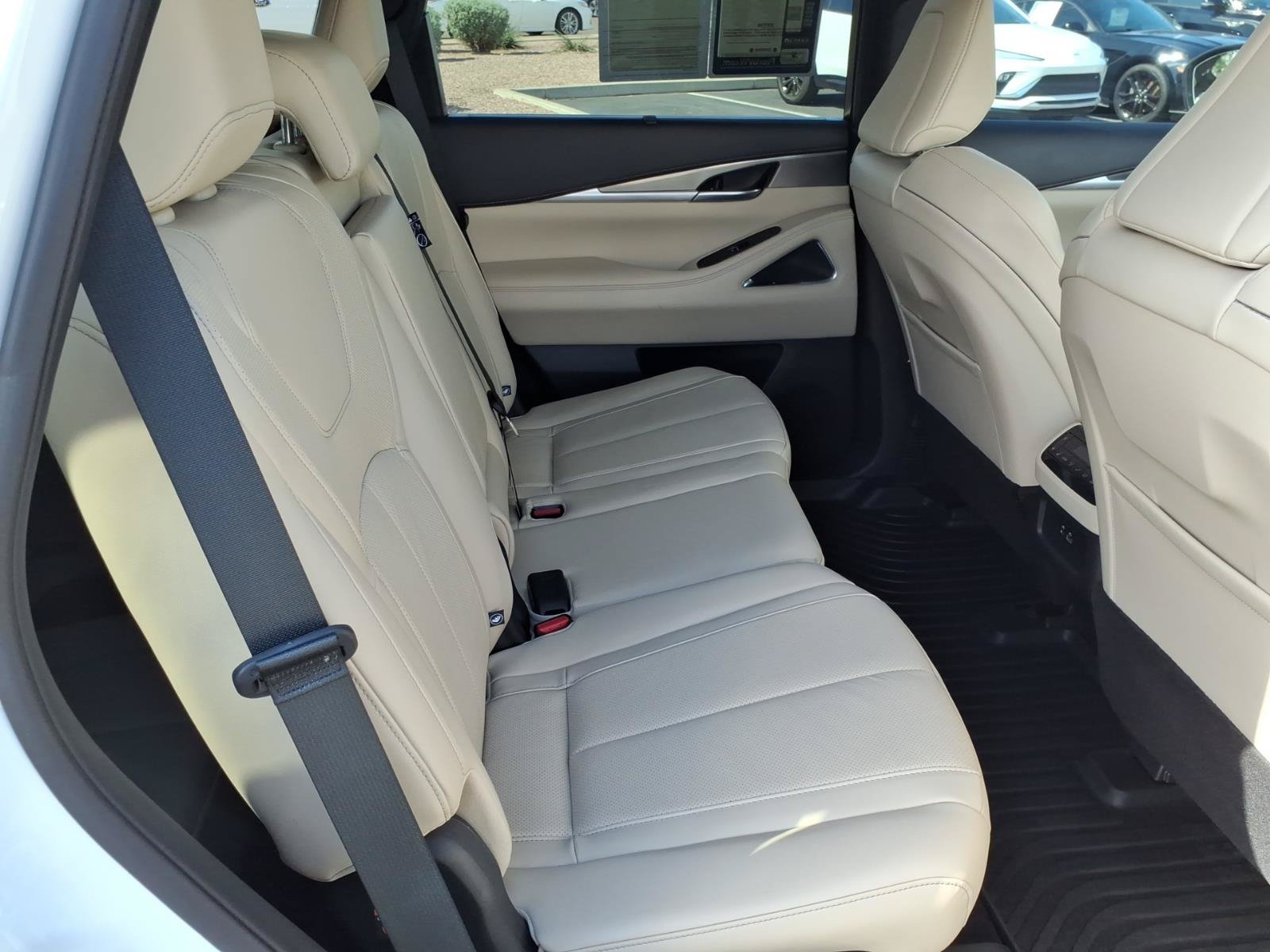 Used 2025 INFINITI QX60 Luxe w/ Vision Package FWD image 14