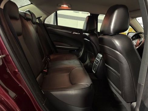 Used 2018 Chrysler 300 Limited w/ Safetytec Plus Group image 28