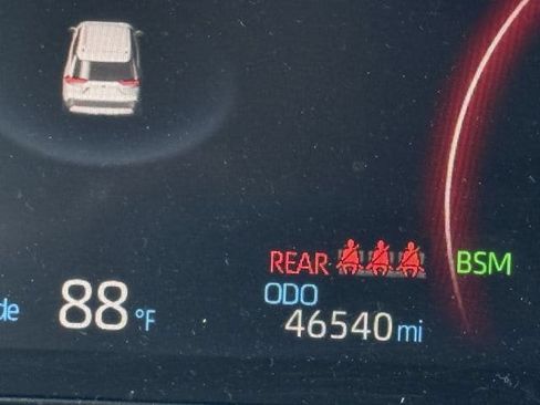 Used 2025 Toyota RAV4 XLE FWD image 16