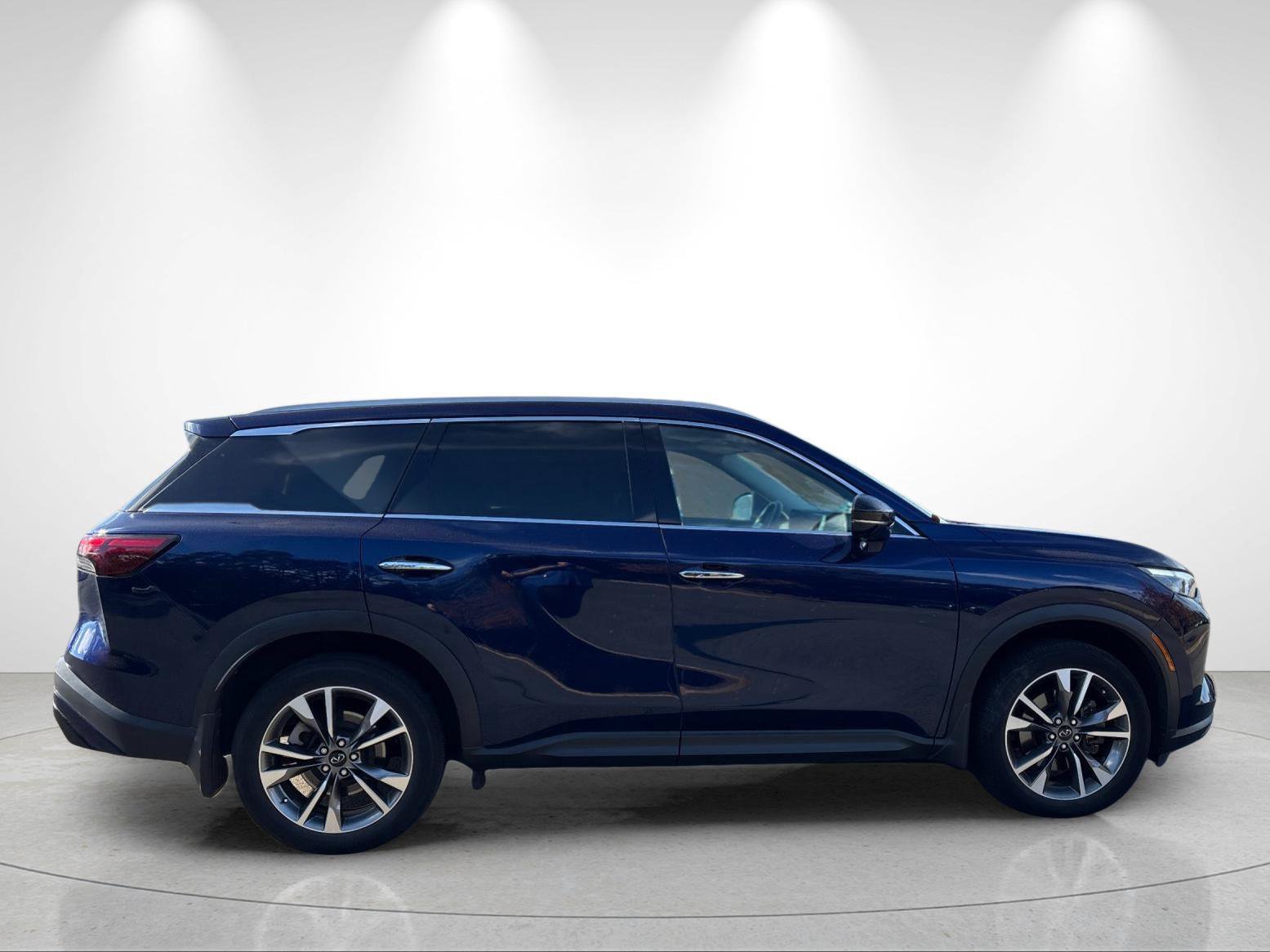 Used 2023 INFINITI QX60 Luxe w/ Cargo Package FWD image 6