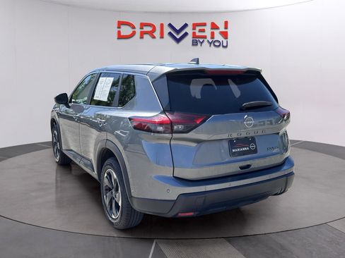 Used 2024 Nissan Rogue SV AWD/4WD image 3
