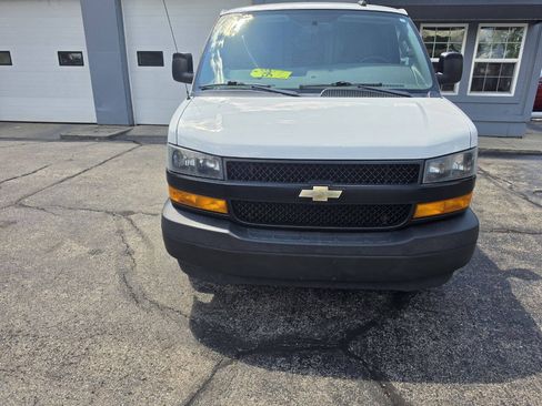 Used 2018 Chevrolet Express 2500 w/ Driver Convenience Package RWD image 3