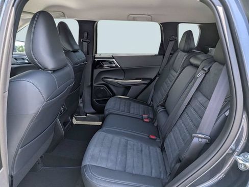 New 2026 Mitsubishi Outlander SE FWD image 12