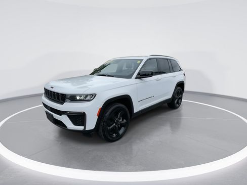 Used 2026 Jeep Grand Cherokee Limited w/ Limited Altitude Package AWD/4WD image 7