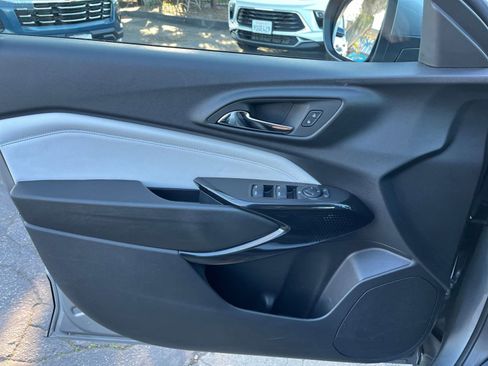 Used 2025 Chevrolet Trax LT image 20