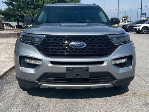 Used 2020 Ford Explorer XLT w/ Equipment Group 202A RWD image 4
