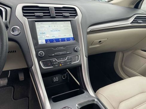 Used 2020 Ford Fusion SEL image 28