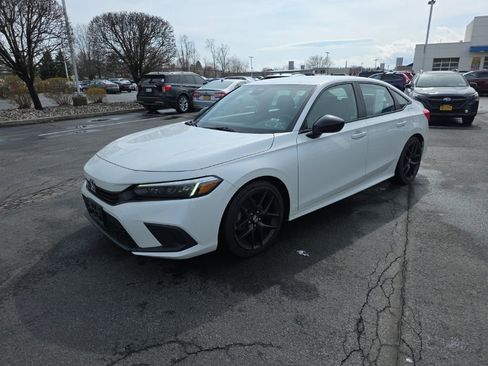Used 2023 Honda Civic Sport image 3
