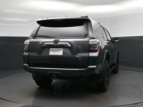 Used 2021 Toyota 4Runner SR5 Premium w/ Moonroof Package RWD image 7
