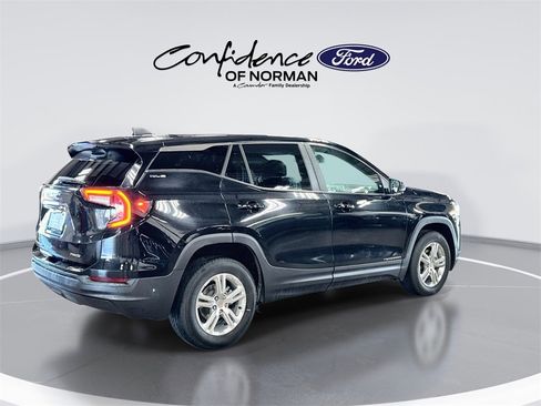 Used 2024 GMC Terrain SLE image 9
