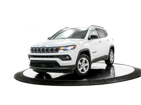 Used 2023 Jeep Compass Latitude AWD/4WD image 1