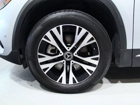 Used 2025 Mercedes-Benz GLA 250 4MATIC image 16