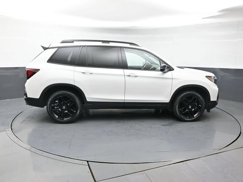 Certified 2024 Honda Passport Black Edition image 7