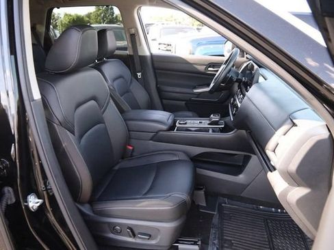 Certified 2025 Nissan Pathfinder SL w/ Black Appearance Package AWD/4WD image 29