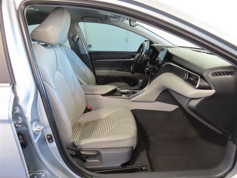 Used 2021 Toyota Camry SE image 30