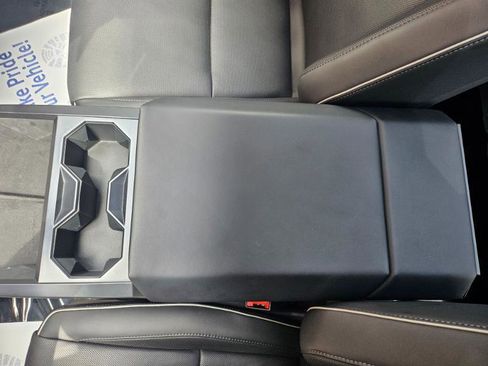 Used 2024 Tesla Cybertruck AWD Crew Cab image 43