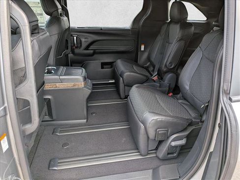 New 2026 Toyota Sienna Platinum image 14