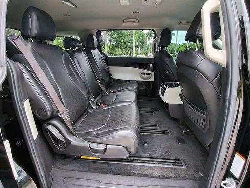Used 2022 Kia Carnival EX FWD image 38