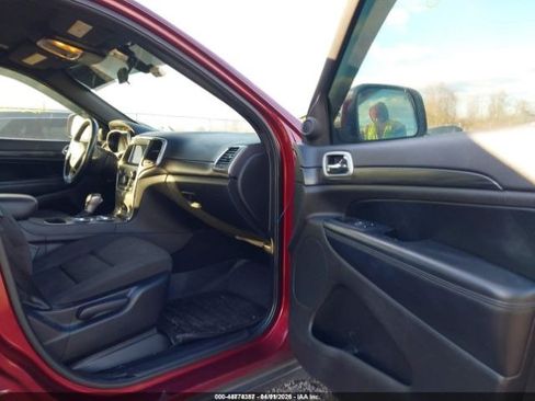 Used 2021 Jeep Grand Cherokee Laredo AWD/4WD image 5